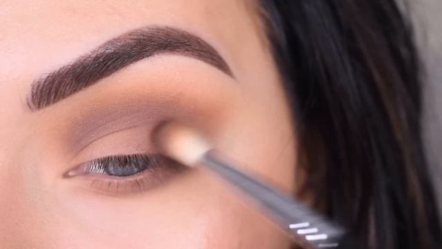 EASY Everyday Smokey Eye Makeup Tutorial | ABH Modern Renaissance Palette смотреть онлайн
