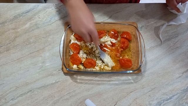 Паста с запечённым сыром Фета, помидорами и орегано/ Готовить легко и вкусно! Рецепт из TikTok смотреть онлайн