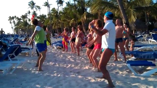 Танец поп в Доминикане / Tu Chapa ass dance смотреть онлайн