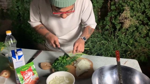 Курица в казане на костре с картошкой и сливочным соусом смотреть онлайн