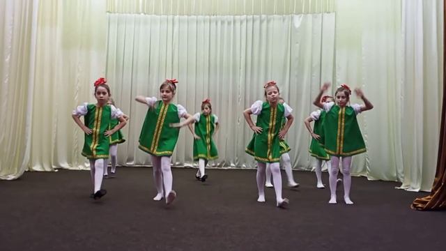 Русский народный стилизованный танец "Ты огонь, я вода". VID20210304134210 смотреть онлайн