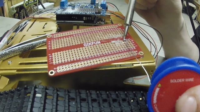Soldering my Arduino! + Motor Shield v2 and Breadboard смотреть онлайн