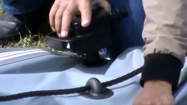 Надувная моторная лодка Aquilon СВ390. Сворачивание лодки смотреть онлайн