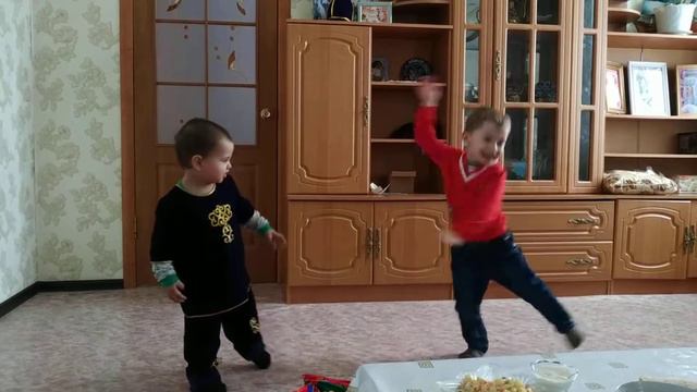 Отжиг под ДИСКОТЕКА ИЗ 90-х (ФУФА&МАКСИМ)предновогоднее выступление... смотреть онлайн