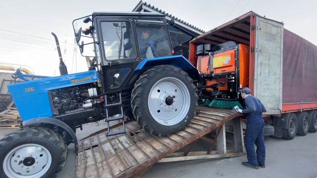 Вакуумная подметально-уборочная машина PRONAR ZMC-2.0 с системой увлажнения и пылесосом на выгрузке