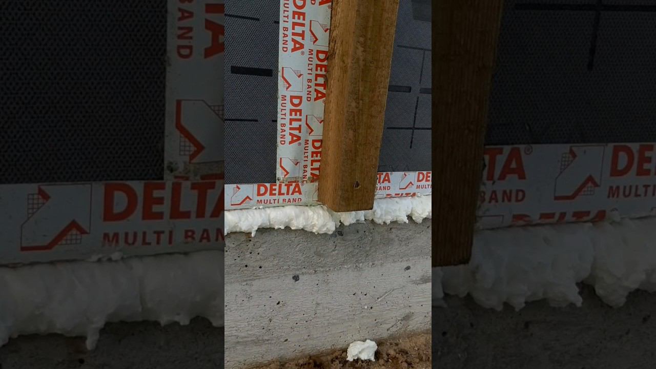 Каркасный дом на плите.Запенили все щели.