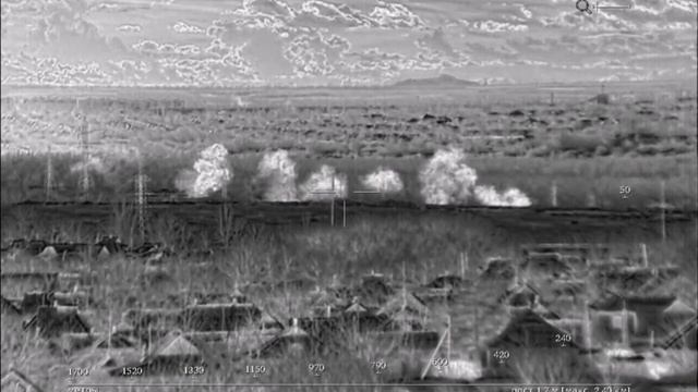 КА-52 ВКС России осуществляет пуски НАР по позициям ВСУ. смотреть онлайн