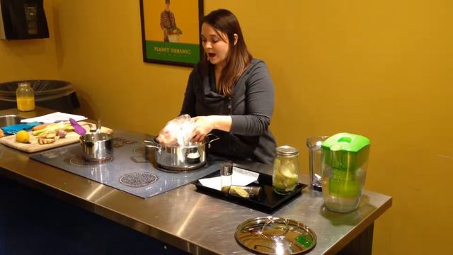 CNE Program - How to make Bone Broth смотреть онлайн