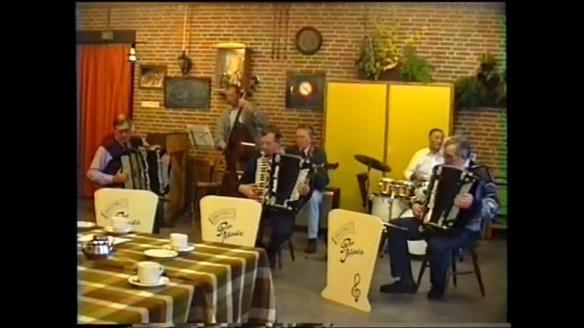 Ensemble Peter Schoute, bestaande uit Peter Schoute , Simon Hottentot en Roel van Dam accordeon, смотреть онлайн