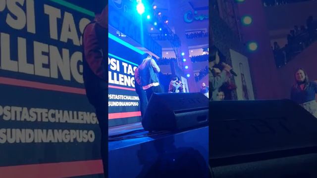 Mimiyuuuh and Pam swing at PEPSI TASTE CHALLENGE IN TRINOMA смотреть онлайн