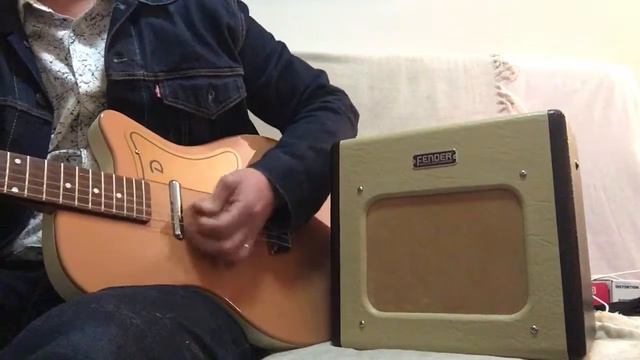 Fender Champion 600 Tube Amp Reissue w Danelectro U2 смотреть онлайн