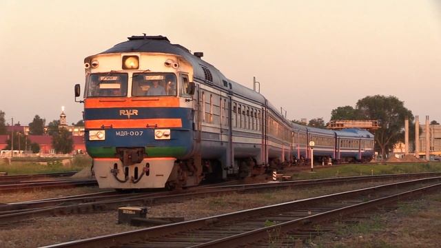 [БЧ] Дизель-поездa МДП-007+008 на ст. Брест-Северный / [BCh] MDP-007+008 DMU's at Brest-North смотреть онлайн