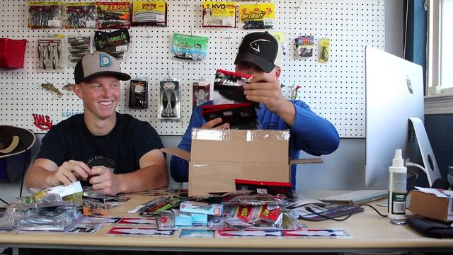 $1700 Fishing UNBOXING! (Stocking Up For Summer) смотреть онлайн