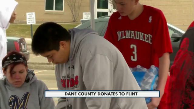 Dane County community members donate water for Flint смотреть онлайн