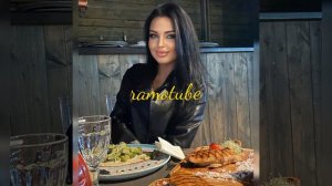 ангелом  вошла ты в жизнь а любовь твоя сюприз ету песню ишут все🧡