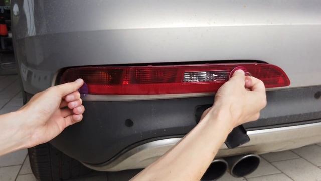 Audi Q3 (8U) lower rear light removal for bulb change смотреть онлайн