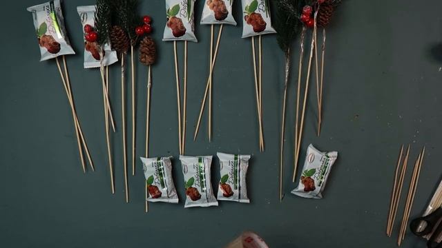 Новогодний букет 2023г | Бюджетный подарок на Новый год и Рождество | Букет из конфет своими рукам смотреть онлайн