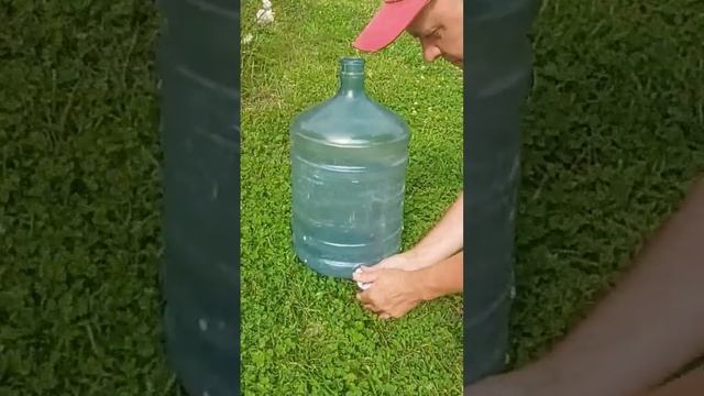 Из пластиковой бутылки от кулера дачный душ своими руками #diy #tool #самоделка смотреть онлайн