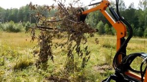 Полноповоротный прицепной мини экскаватор.