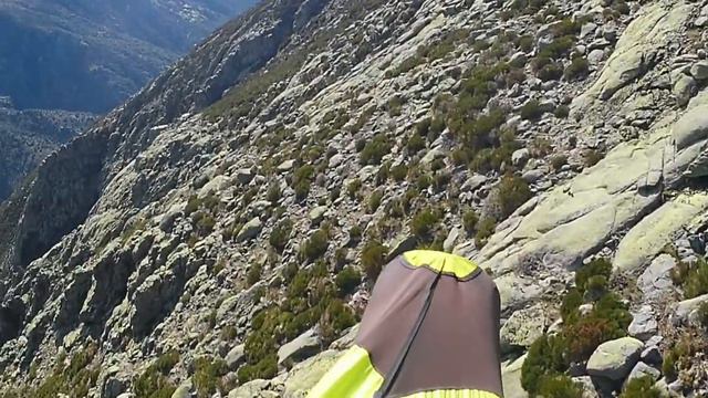 Поход и полет. Hike And Fly! Small Shelter In The Mountains.