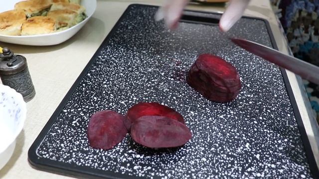 БОРЩ с чесночными ПАМПУШКАМИ из слоенного теста