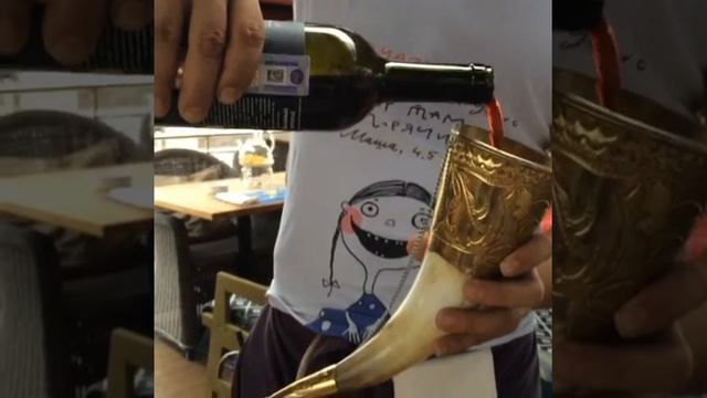 Эстафета от ресторана «Бричмула»: А вам слабо выпить рог грузинского вина? смотреть онлайн