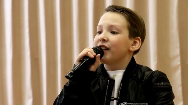 "Трава у дома" Исполняет Кажуро Егор. смотреть онлайн