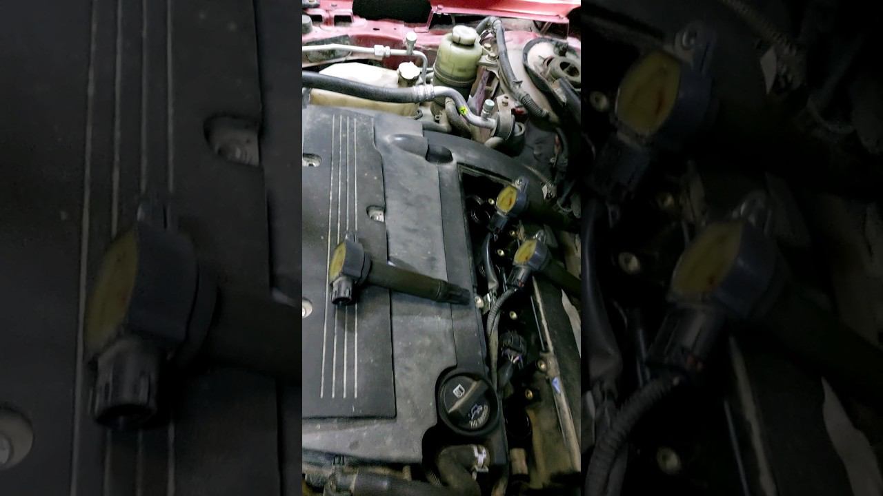 Замена свечей на Митсубиси лансер, катушки зажигания  #shorts #зривкорень #абсолют #артемзареченский