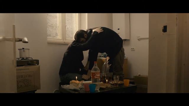 At Dole / La pomana - a short film by Camelia Popa смотреть онлайн