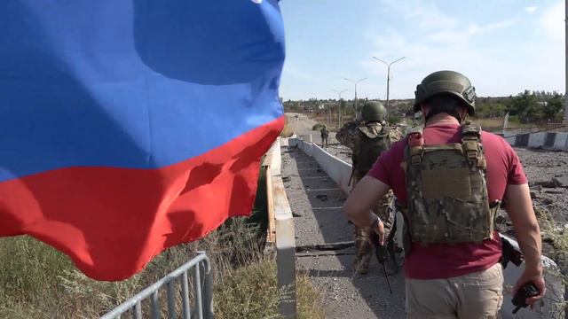 Военнослужащие РФ обеспечили безопасное проведение наблюдателей миссии МАГАТЭ на ЗАЭС смотреть онлайн