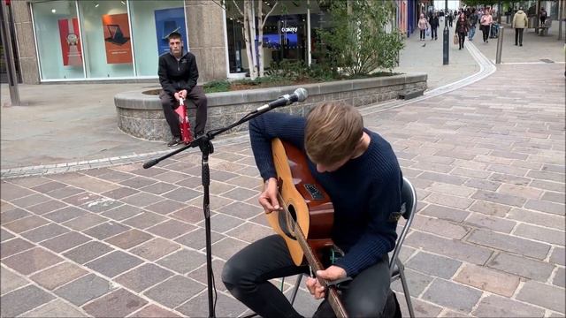 BRADFORD BUSKER (Frankie Porter) Sings "I Started a Joke" смотреть онлайн
