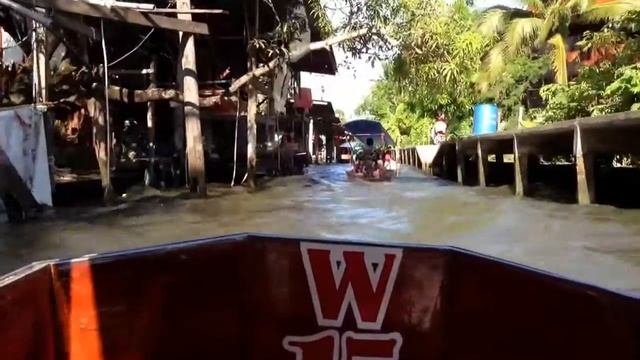 БАНГКОК. ДОМИКИ НА ВОДЕ смотреть онлайн