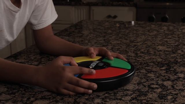 Top Toys SIMON SAYS MEMORY GAME REVIEW See If You Can Remember the Color Patterns Gabe Tube TV смотреть онлайн