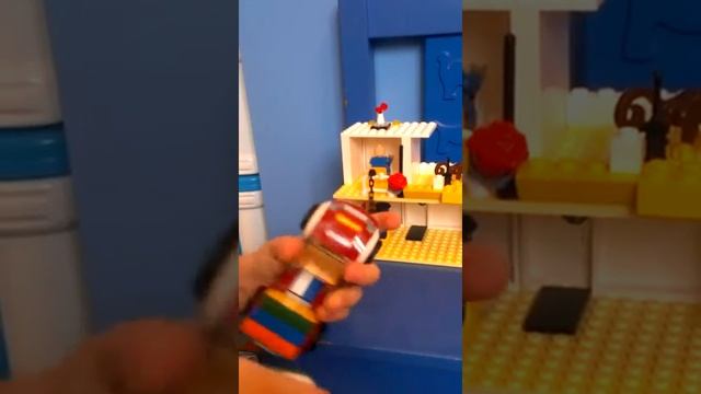 Обзор полицейского участка и автомобиля смотреть онлайн