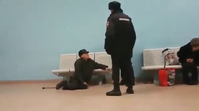 #Башкортостан#Вокзал.Сбросили пенсионера с тростью...