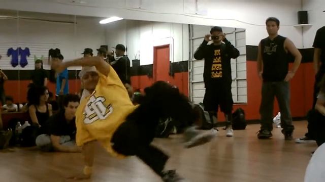 Brand Old New School 1v1 [Final] Bboy House vs Bboy Sharky смотреть онлайн