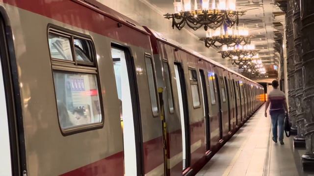 Метропоезд "Юбилейный" (81-722/723/724.1) №125 на ст.м.Автово, Санкт-Петербург август 2023 года смотреть онлайн