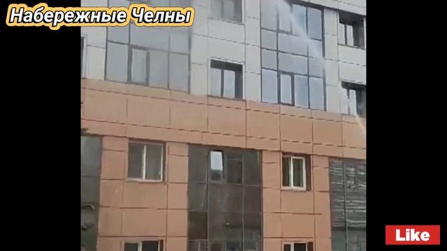 Набережные Челны, почти полностью выгорел отель "Камарамус" 28 октября 2023 г. смотреть онлайн