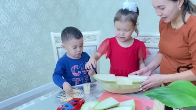 Осенние поделки . Жемістен жасалған кеме. Поделки. Фрукты. смотреть онлайн