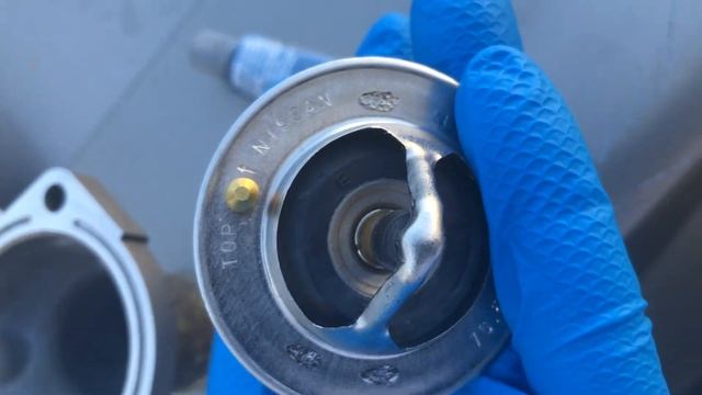 Replacing Thermostat on 1999 Nissan Altima GXE смотреть онлайн