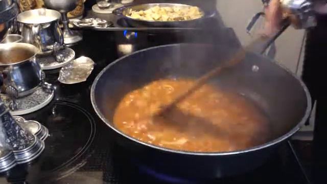 S02 E23 MURCH MAKHANI: Indian Cream Chicken:With Curry Powder, Ginger,Onion,Garlic,Tomato P,Lemon J