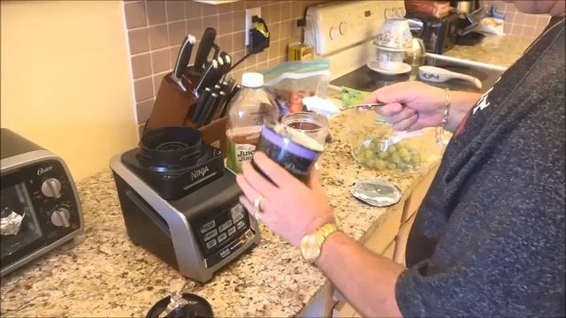 How To Make A Mixed Fruit & Yogurt Smoothie - Ninja Blender смотреть онлайн