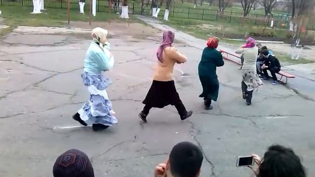 Танец - Бурановские бабушки (семинар по физкультуре 22/04/1015) смотреть онлайн