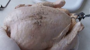 Как я надеваю курицу на вертел, без ниток.  ( Grilled chicken ).mp4