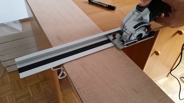 Cięcie paneli podłogowych - pilarka tarczowa z szyną prowadzącą Graphite 58G490 смотреть онлайн