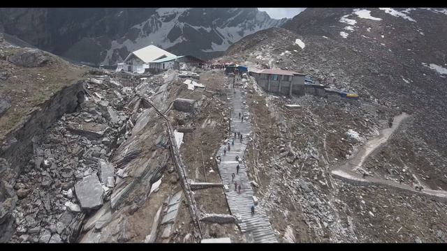 Хемкунд Сахиб с высоты птичьего полета смотреть онлайн