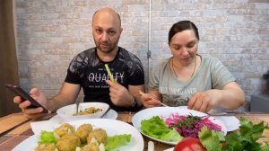 Мукбанг. Уставшие, но счастливые. Ленивые ПЕЛЬМЕШКИ и салат КУВШИНКИ. @Галина Кухня.