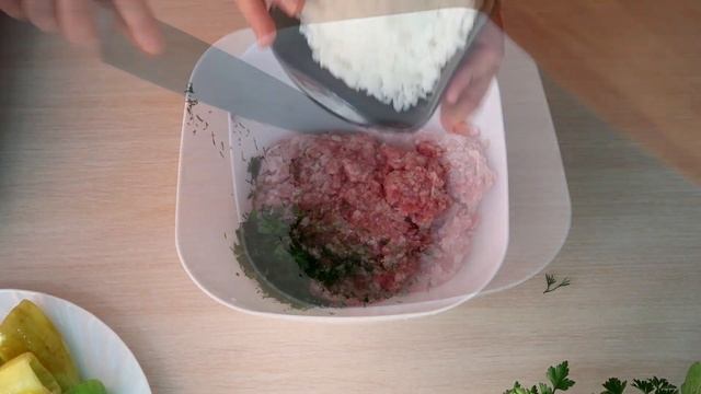 Невероятно вкусный фаршированный перец в томатно сливочном соусе смотреть онлайн