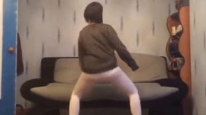 Обосралась танцуя! Жесть