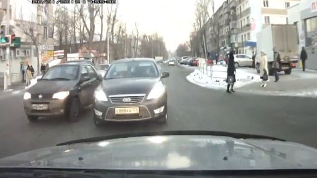 Оборзевший попуас на Мондео.avi смотреть онлайн